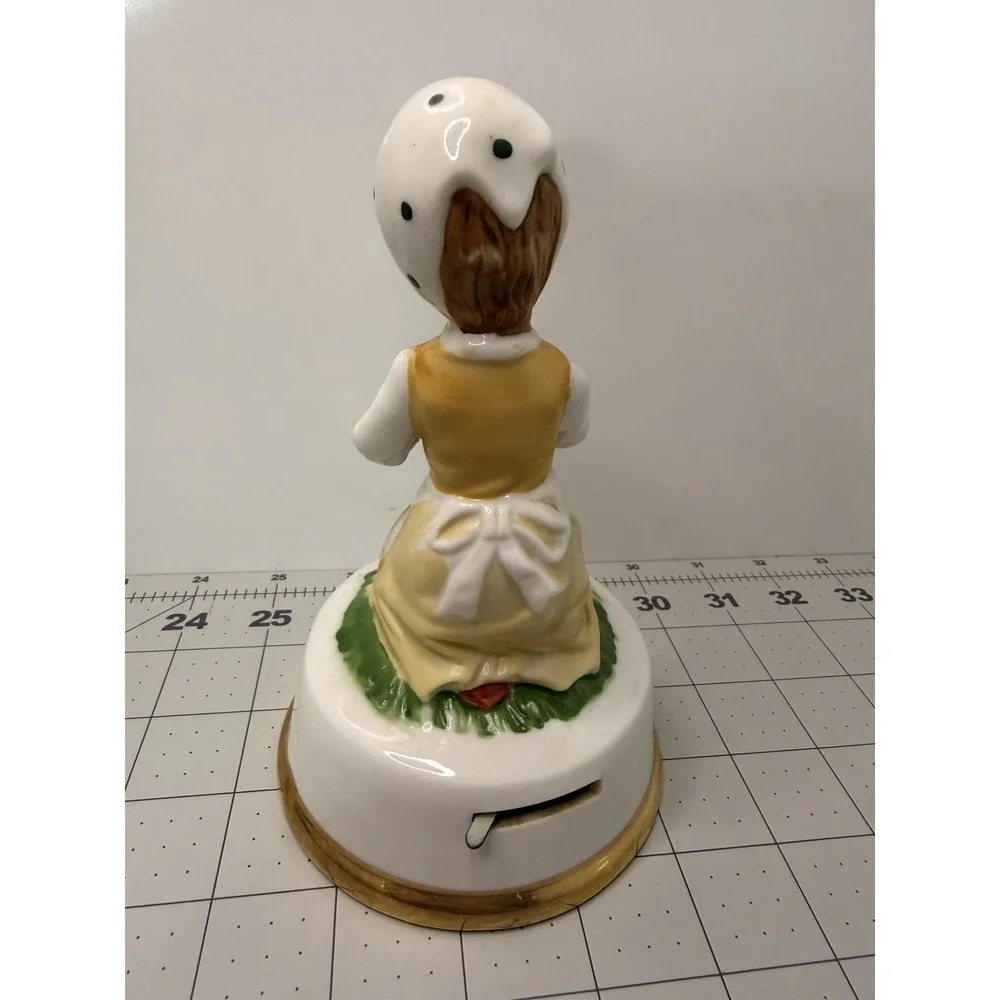 Vintage 1979 Enesco Praying Girl Porcelain Music Box Figurine Works Great